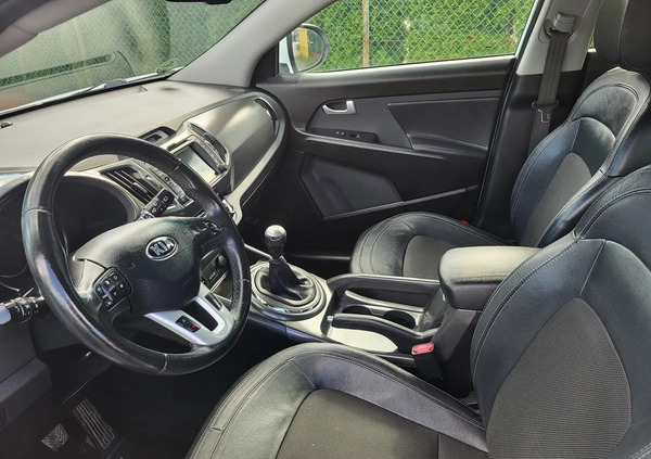 Kia Sportage cena 49900 przebieg: 179500, rok produkcji 2012 z Tarnów małe 379